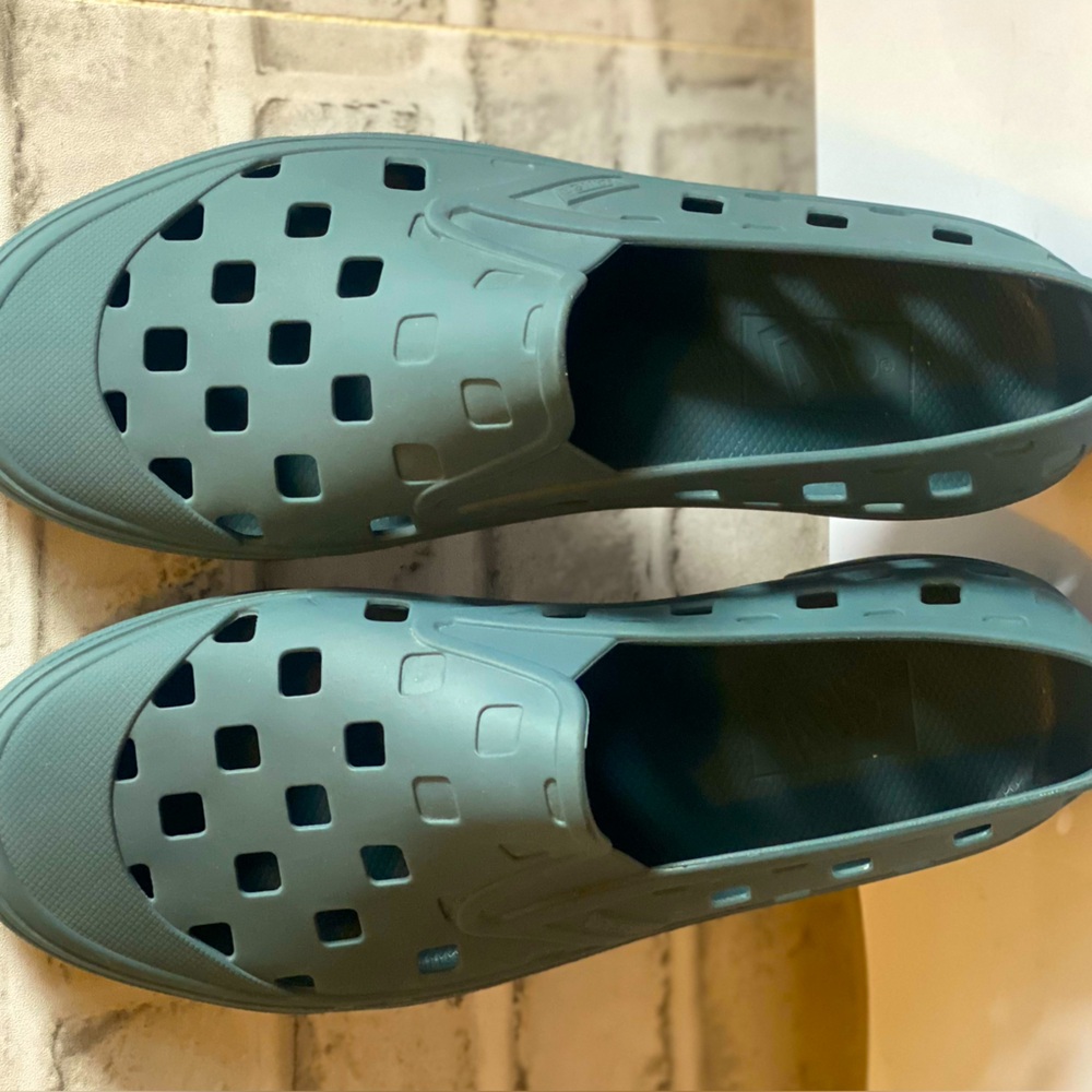 VANS “Off The Wall” Green-Matte Perforated Unisex Slip-On Loafers Size 9